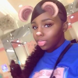 Meet your Posher, Denika